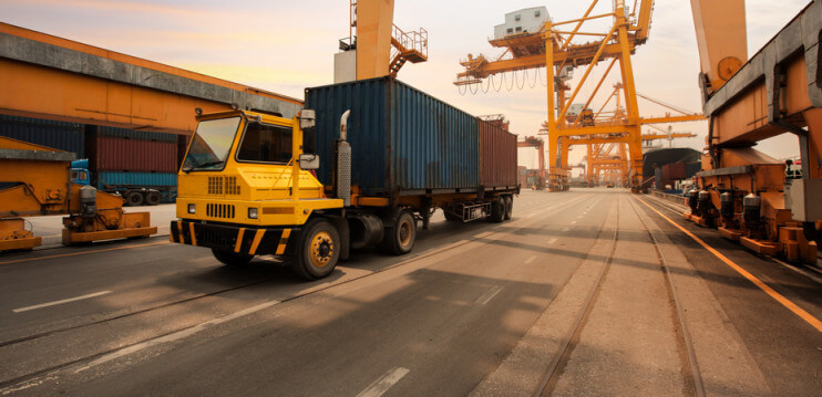 Containers operation at the wharf